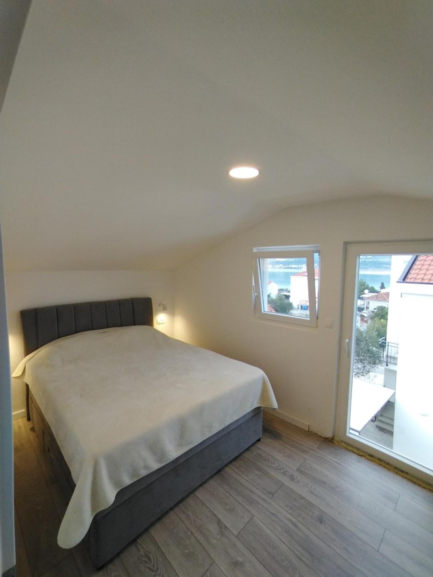 Apartments Paola Trogir Quarto foto