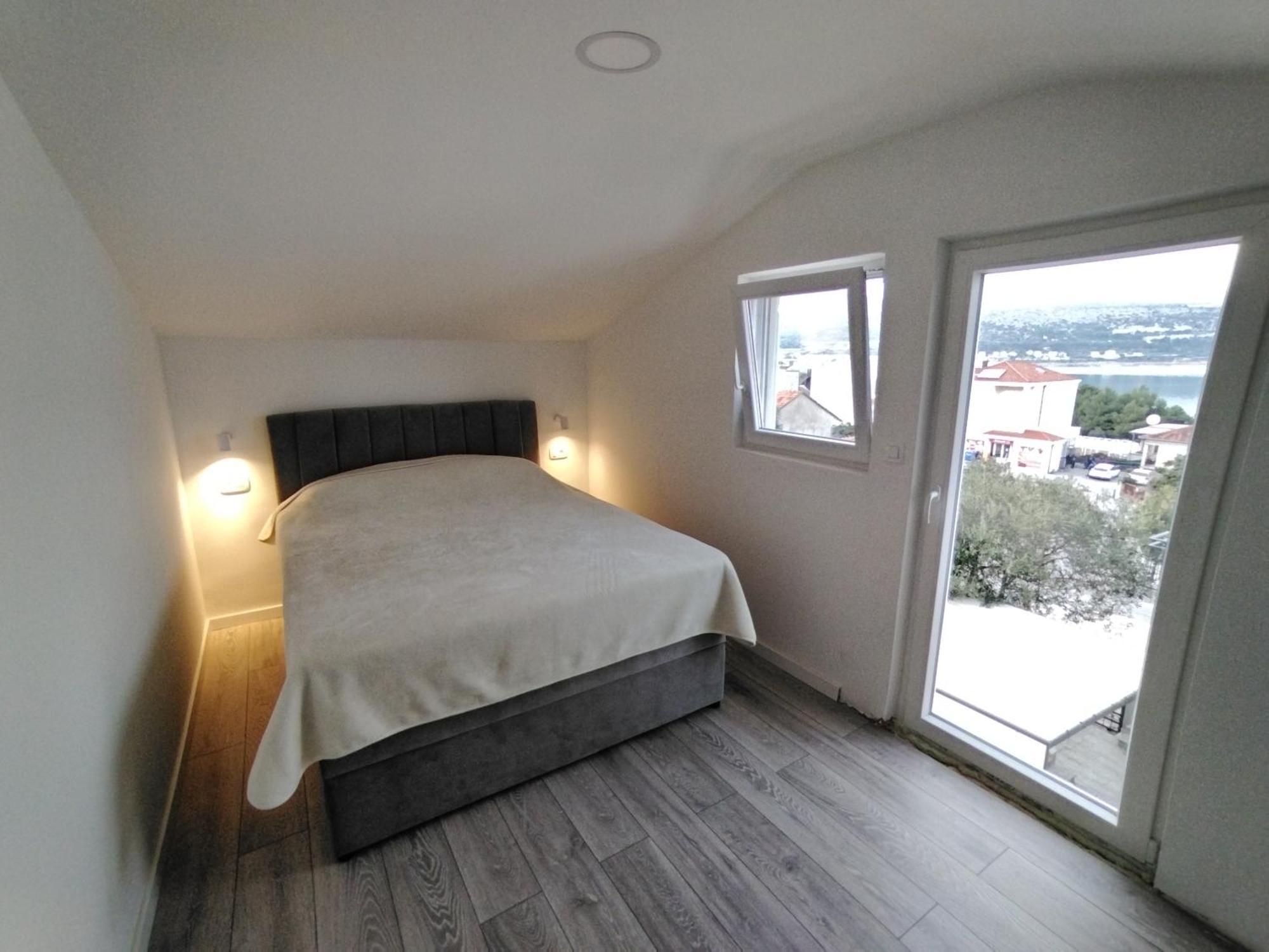 Apartments Paola Trogir Quarto foto