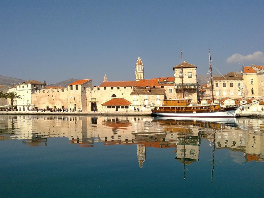 Apartments Paola Trogir Quarto foto